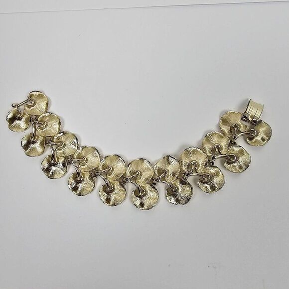 Vtg Lisner Bracelet Silver Tone Gingko Leaf Lily Pad Textured Disc Chunky 60s - Picture 2 of 11